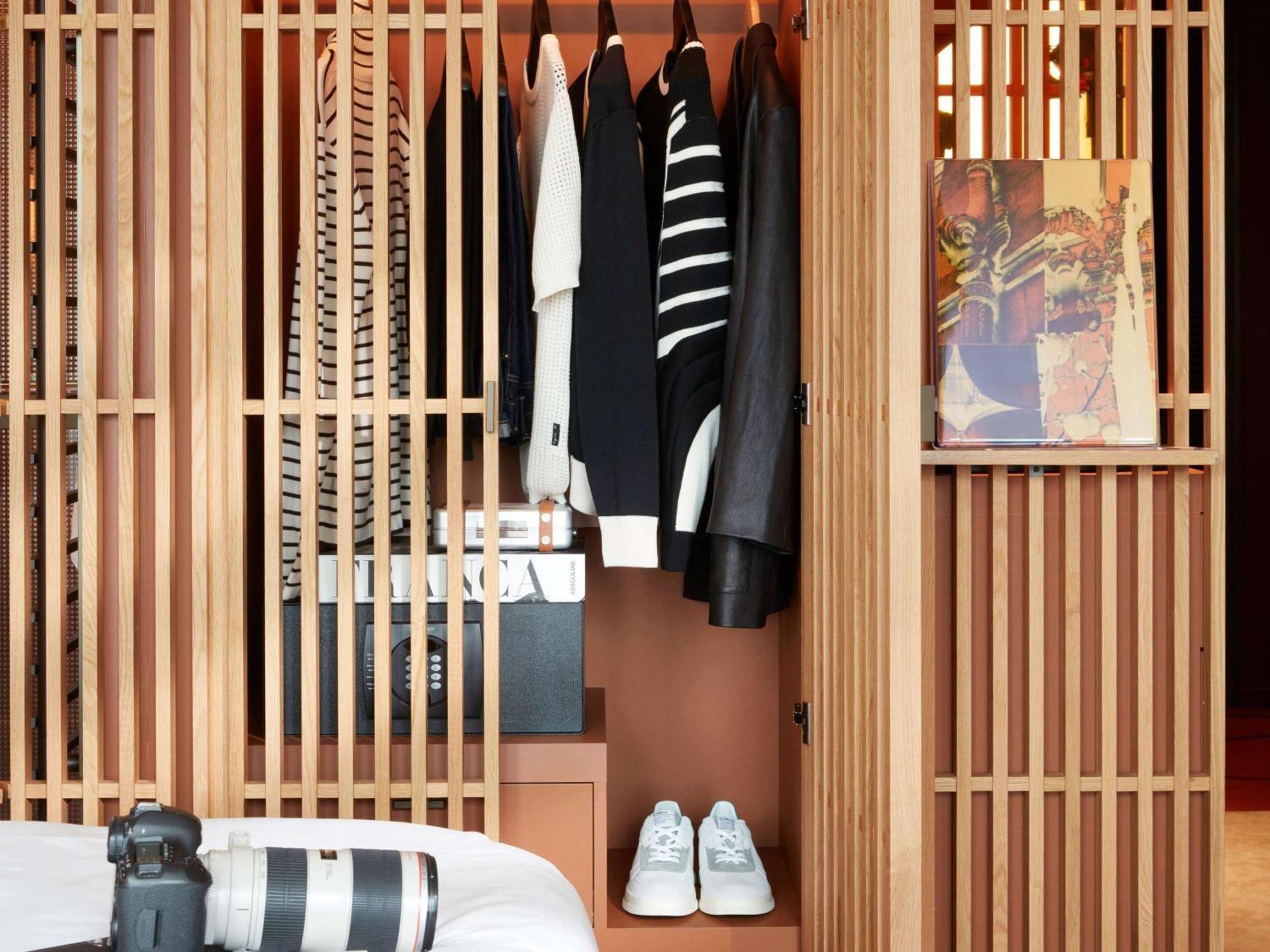So/ Paris Hotel Luaran gambar A wardrobe