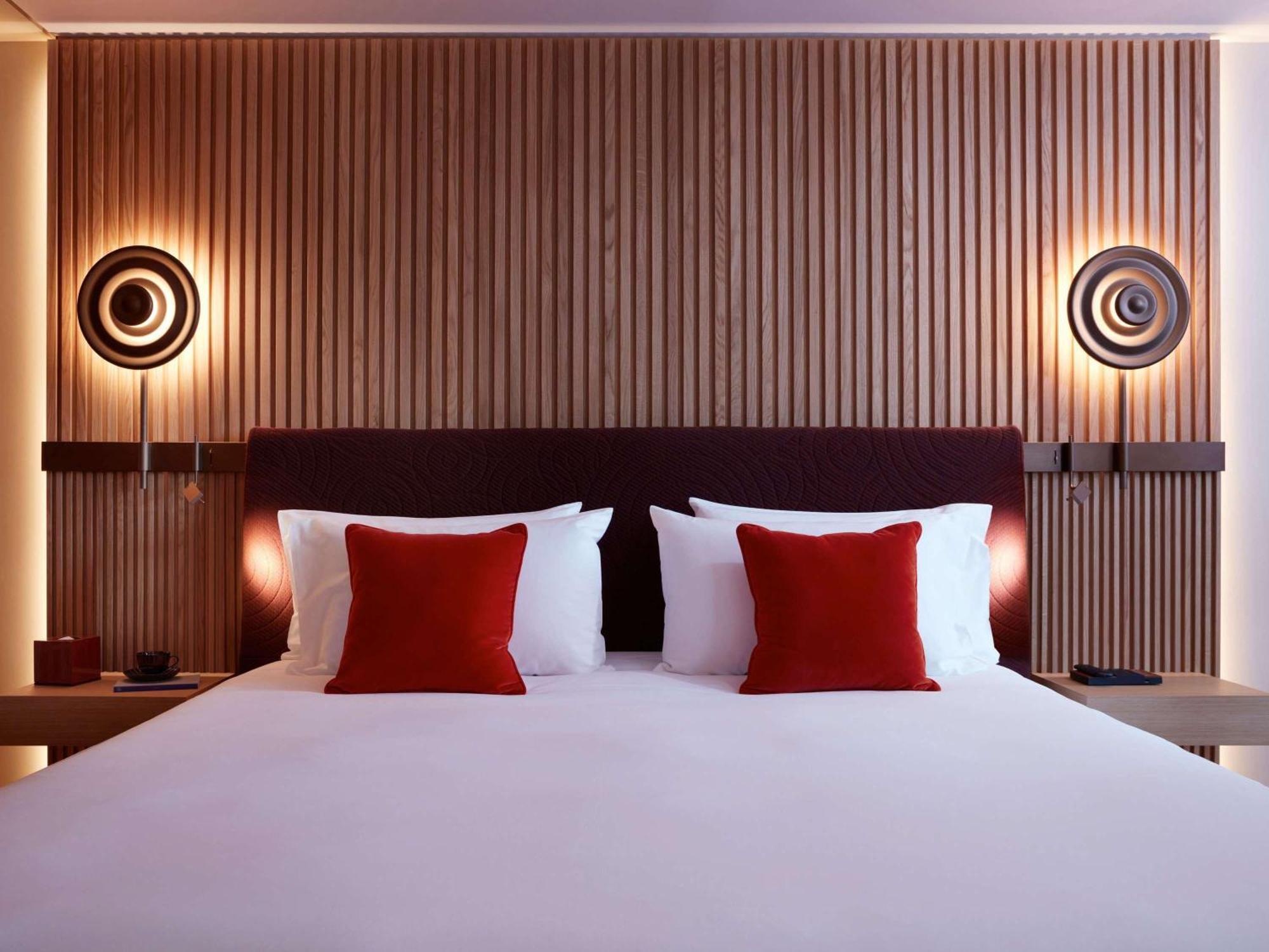 So/ Paris Hotel Luaran gambar A bedroom at the hotel