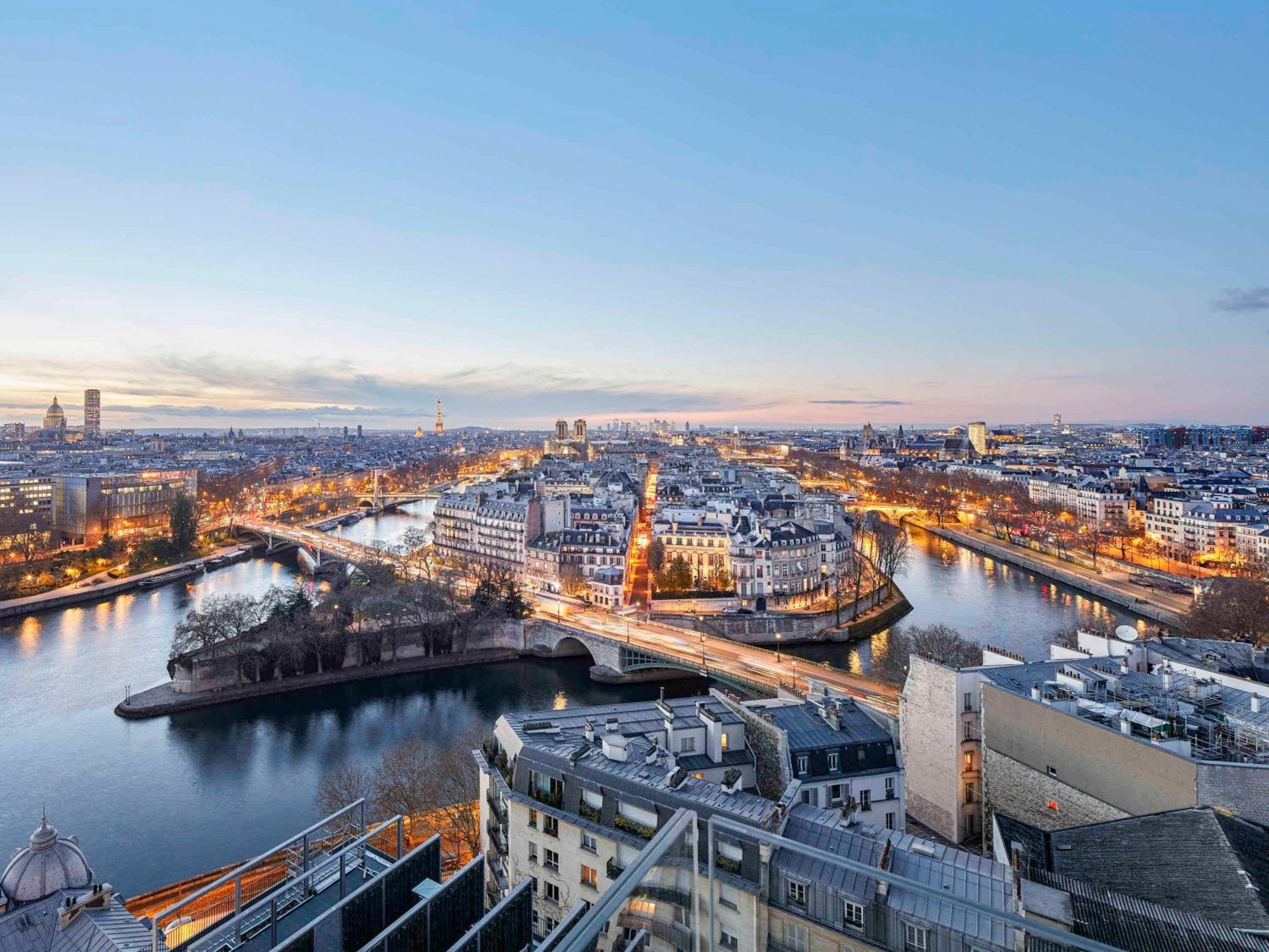 So/ Paris Hotel Luaran gambar View of the Seine from the 14th arrondissement